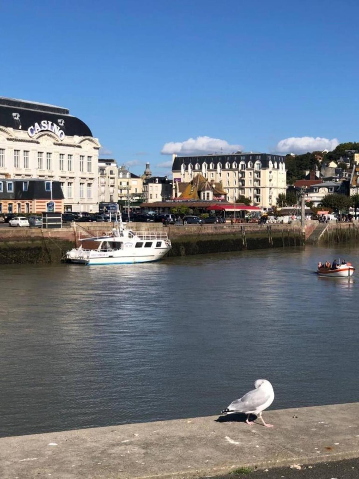 La En Toile De Fond! Hébergement de vacances Trouville-sur-Mer
